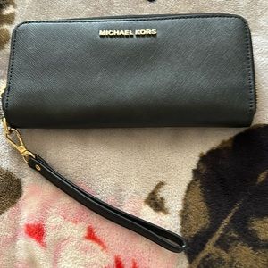 Like new Michael Kors wristlet, no duster or box.